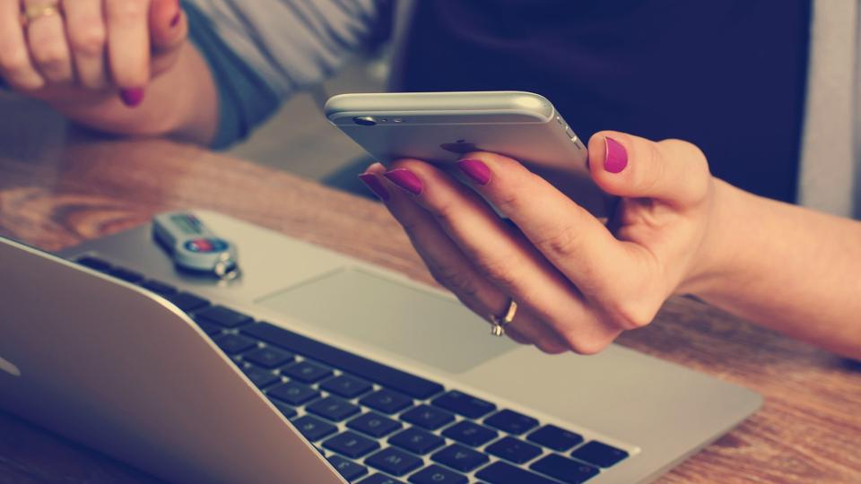 Günstige Telefonvorwahlen: So sparen Sie beim Telefonieren ins Ausland!